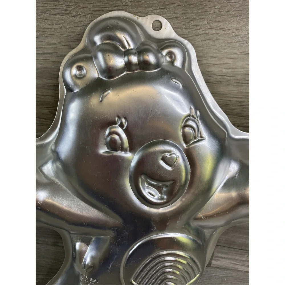 Wilton Care Bears Cheer Bear Aluminum Cake Pan Mold 2105-5555 Vintage 04 Silver‎